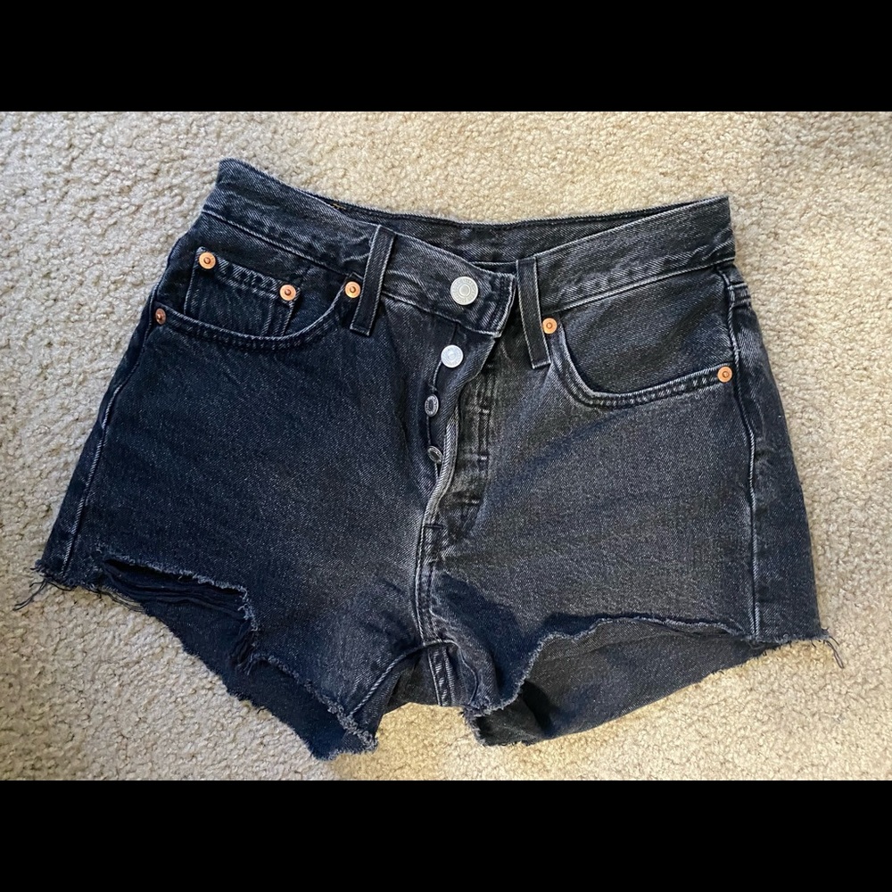 Levi’s shorts size 24